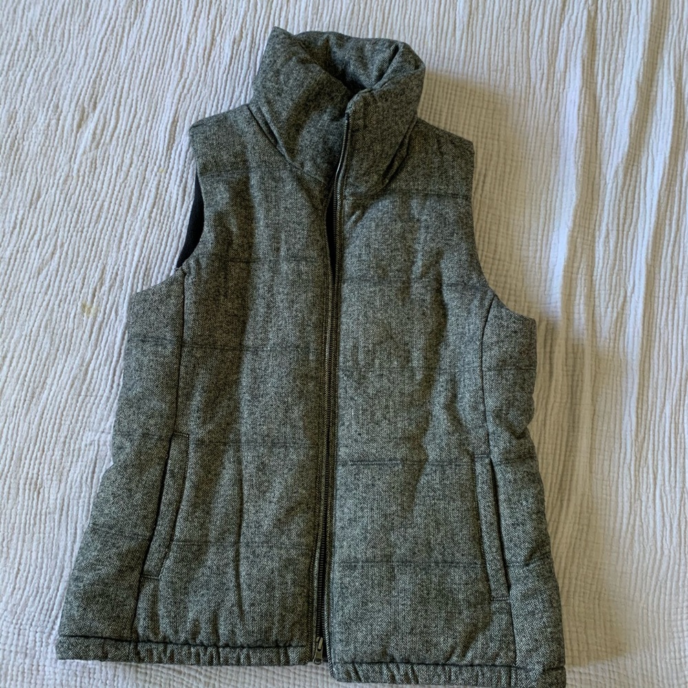 Old Navy Puffer Vest Size M